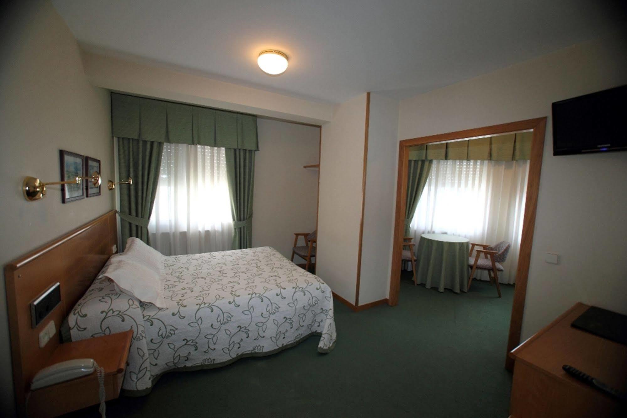 Hotel Ramos Silleda Esterno foto